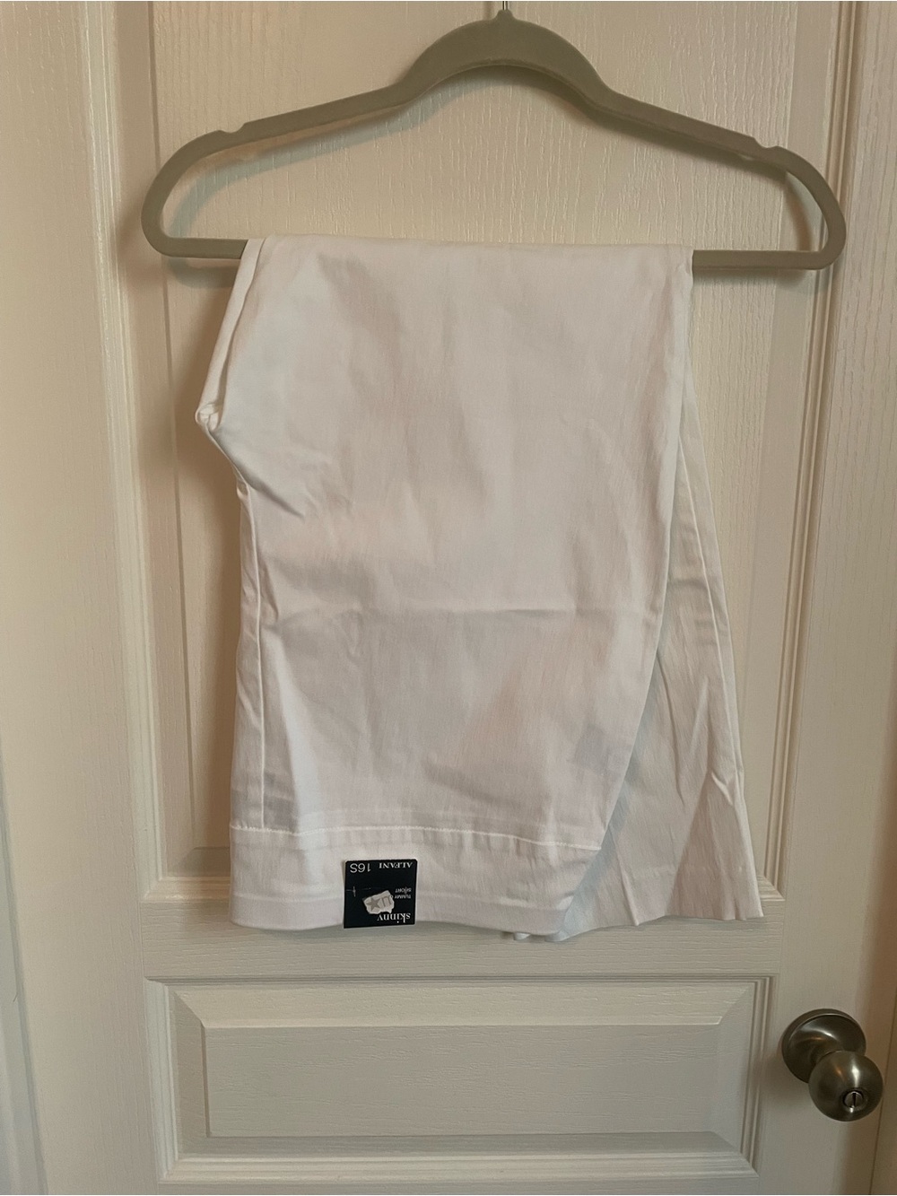 Alfani White Women's Skinny Pants - Sleek Minimalist Look